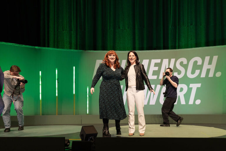 Annalena Baerbock begeistert in Weingarten – Grüne setzen zum Wahlkampfendspurt an